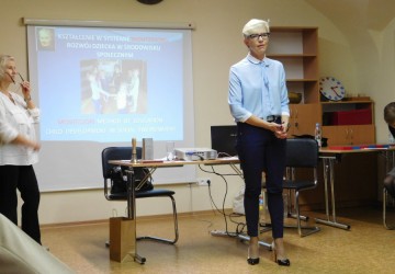 Powiększ obraz: "Historia wynalazków a społeczny wymiar odkrywczych dokonań człowieka w nauczaniu metodą Montessori" - warsztat szkoleniowy prowadzony przez p. Annę Bryk podczas kongresu Montessori Europe 2015